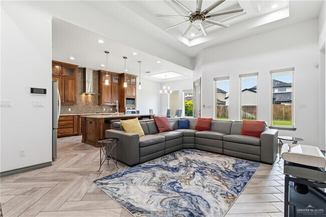 19 W Red River Ave in Edinburg, TX - Building Photo - Building Photo