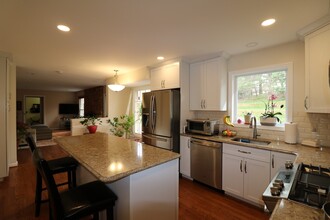 10609 Crossing Creek Rd in Potomac, MD - Building Photo - Building Photo