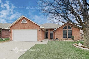 7304 Glen Dr in Watauga, TX - Building Photo