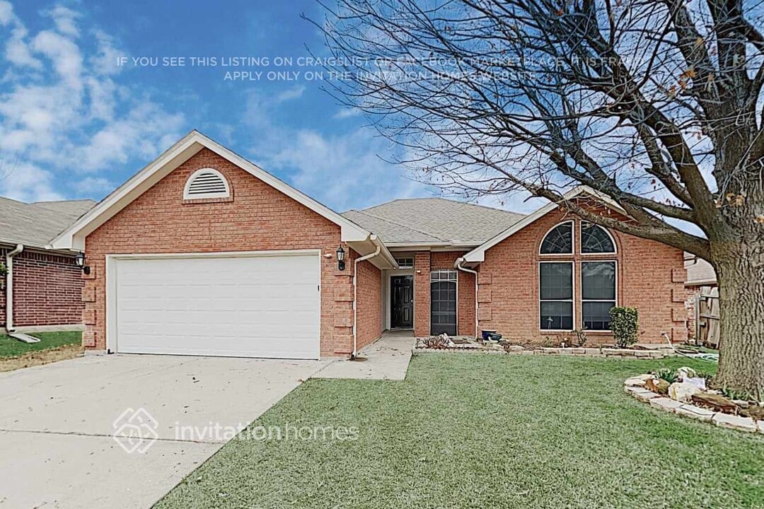 7304 Glen Dr in Watauga, TX - Building Photo