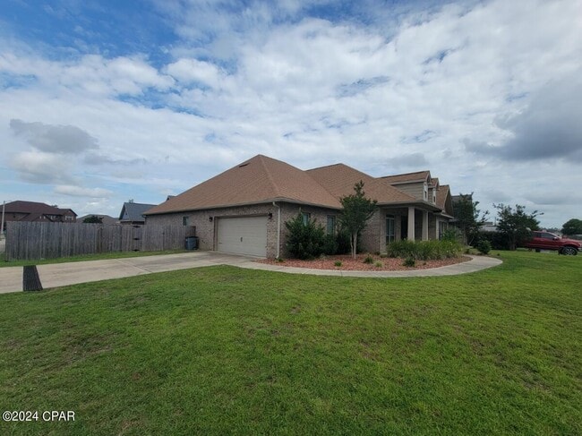 5012 Maggie Ln in Panama City, FL - Building Photo - Building Photo