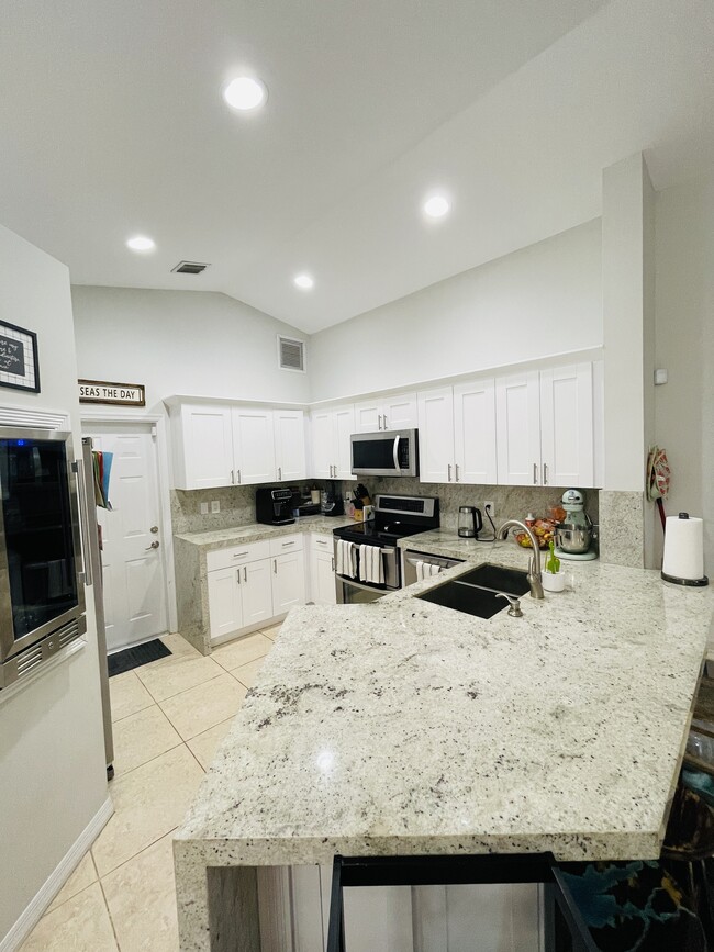 1382 Majesty Ter in Weston, FL - Building Photo - Building Photo