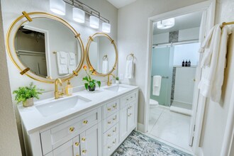 2659 E Vegas Valley Dr in Las Vegas, NV - Building Photo - Building Photo