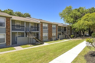 Riverstone Apartments in San Antonio, TX - Foto de edificio - Building Photo