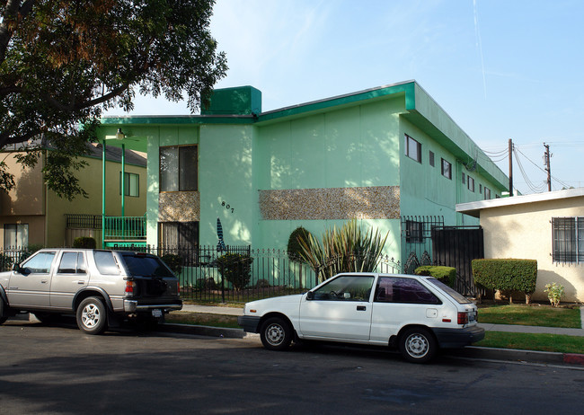 807 Walnut St in Inglewood, CA - Foto de edificio - Building Photo