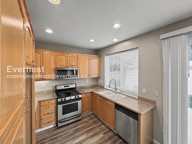 1090 Azalea Ln in Concord, CA - Building Photo - Building Photo