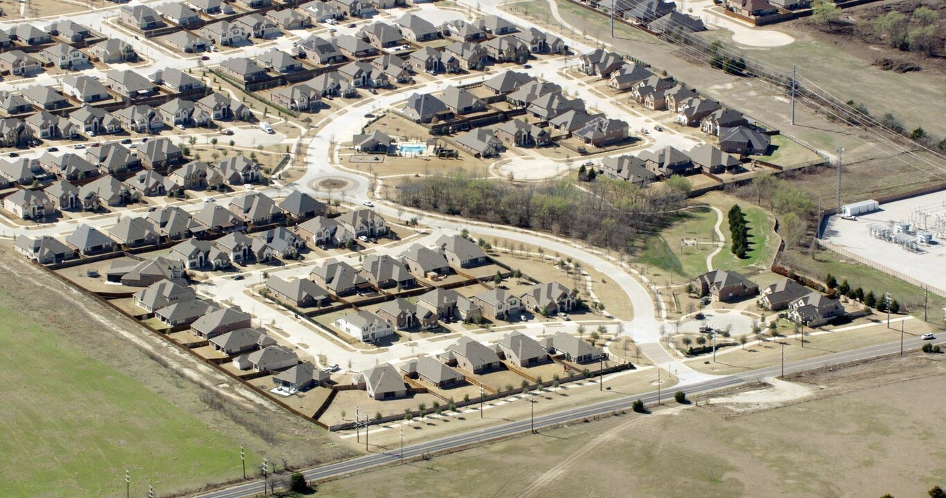 Hills Of Crown Ridge in Frisco, TX - Building Photo