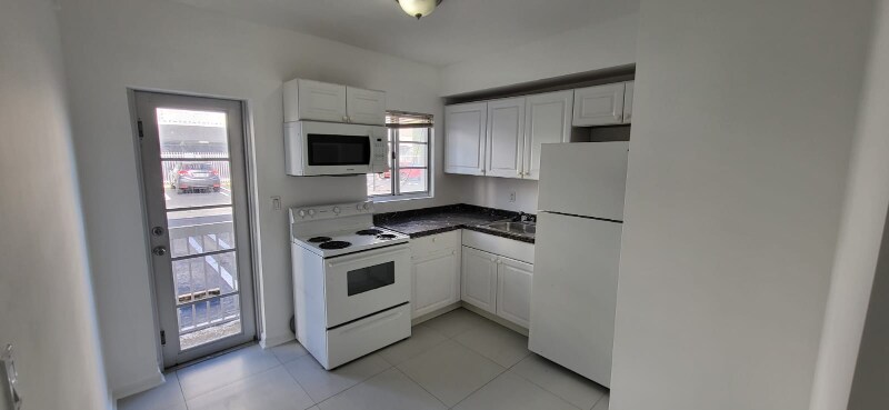 916 W 42 St-Unit -104 in Miami Beach, FL - Foto de edificio