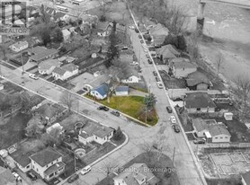 19 Creeden St in Brant, ON - Building Photo