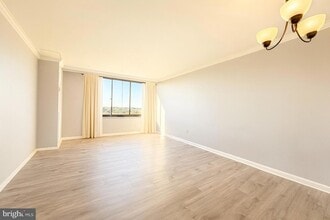 5500 Holmes Run Pkwy, Unit 1618 in Alexandria, VA - Building Photo - Building Photo