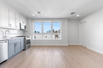 305 Border St, Unit #301 in Boston, MA - Building Photo - Building Photo