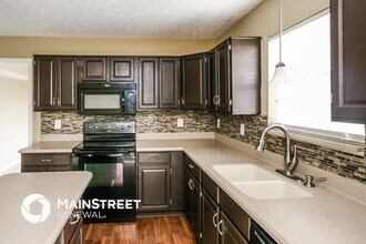 6672 Colleens Way in Indianapolis, IN - Foto de edificio - Building Photo