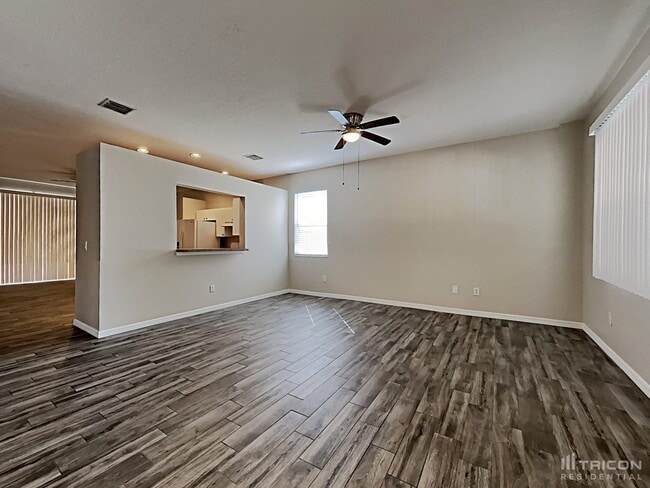 6705 Cambridge Park Dr in Apollo Beach, FL - Building Photo - Building Photo