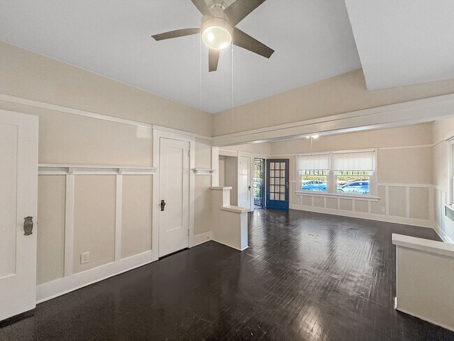 239 Hawthorn St-Unit -239 in San Diego, CA - Building Photo - Building Photo