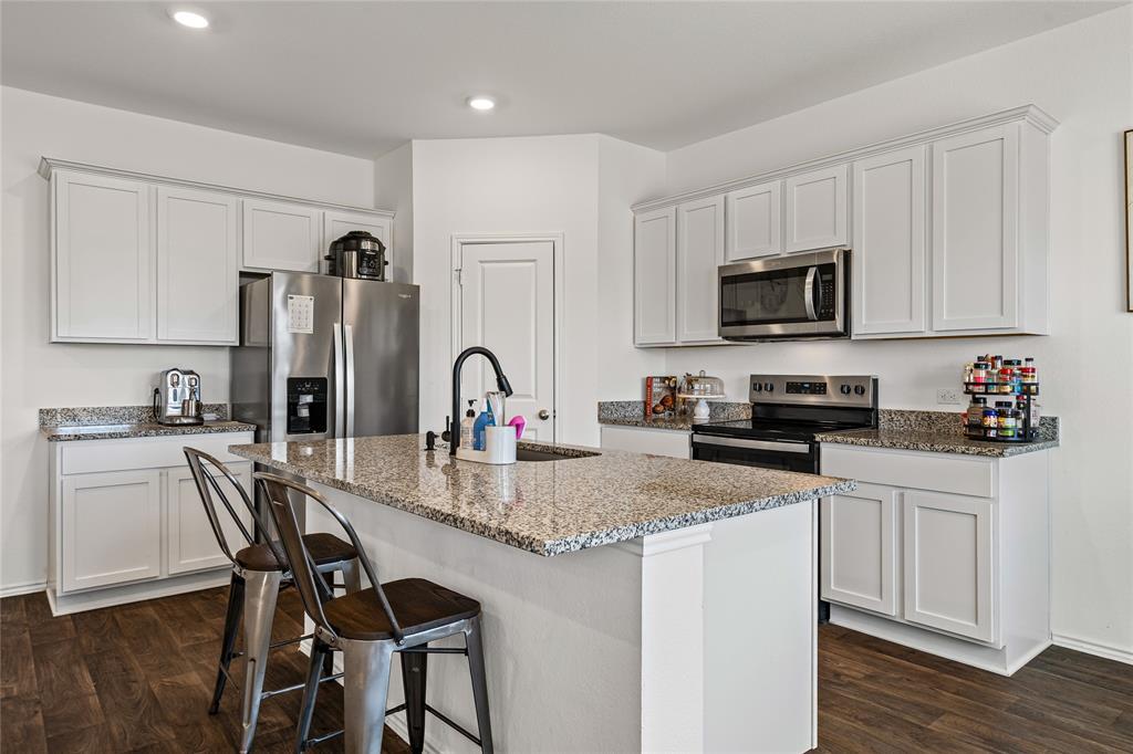 18517 Cremello Dr in Manor, TX - Building Photo