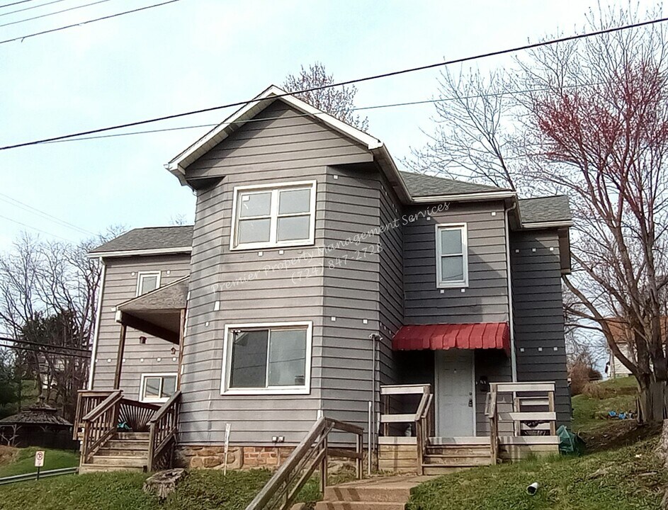 802 Spruce St in Rochester, PA - Building Photo