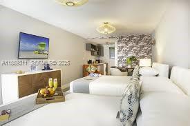 7310 Harding Ave in Miami Beach, FL - Foto de edificio - Building Photo