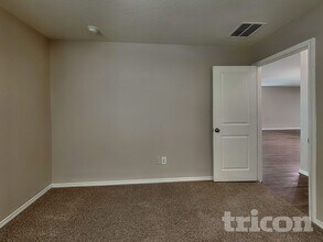 5118 Everett Loop in Converse, TX - Foto de edificio - Building Photo