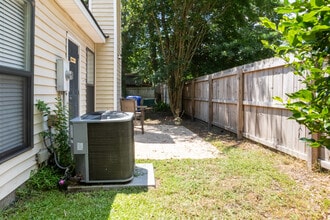905 Burnley Rd in Charleston, SC - Foto de edificio - Building Photo