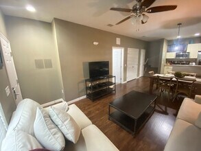 5372 Diplomat Ct in Kissimmee, FL - Foto de edificio - Building Photo