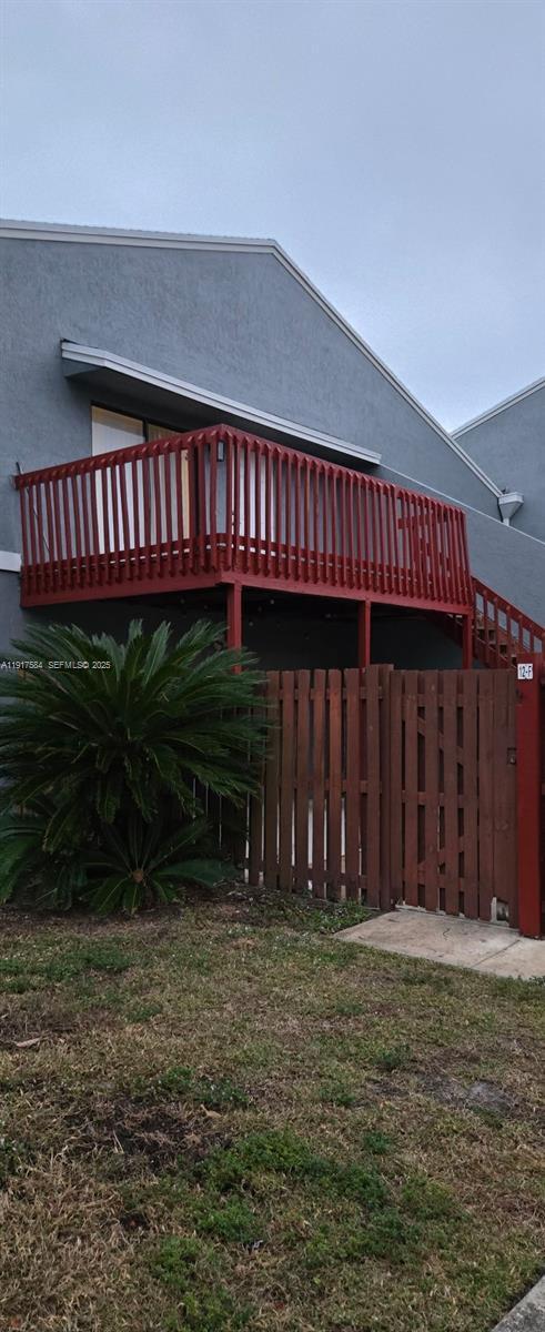 property at 12 N Crossings Cir