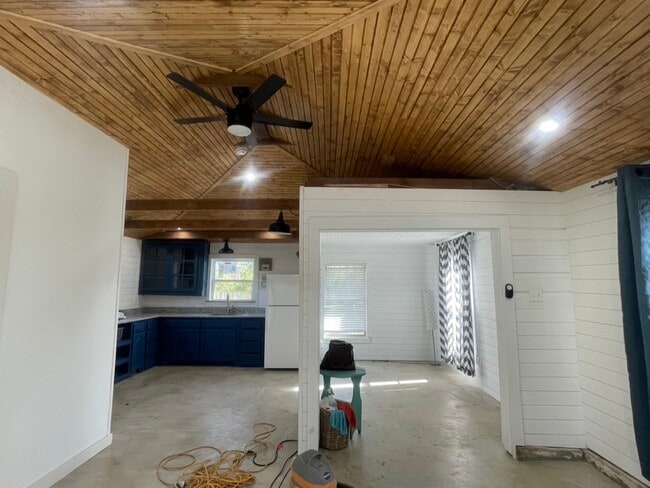 property at 559 W Redbud Ln