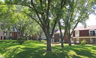 Stone Ridge Apartments in Madison, WI - Foto de edificio - Building Photo