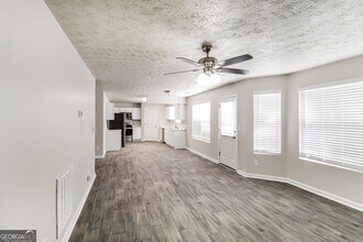 6455 Alford Cir in Lithonia, GA - Building Photo - Building Photo