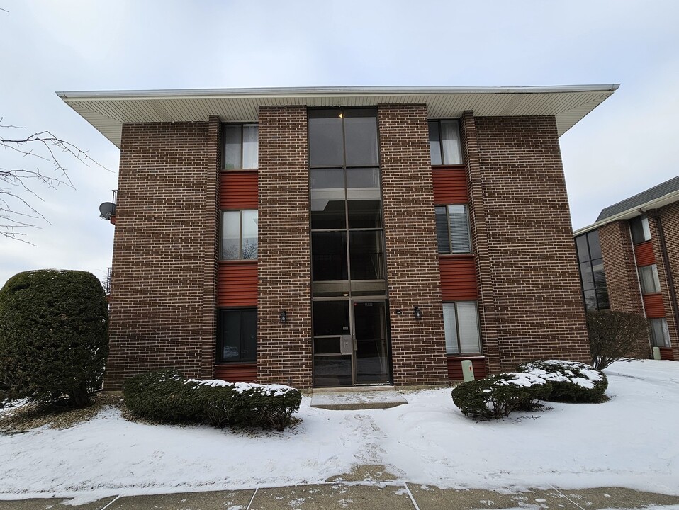 15820 Terrace Dr in Oak Forest, IL - Building Photo