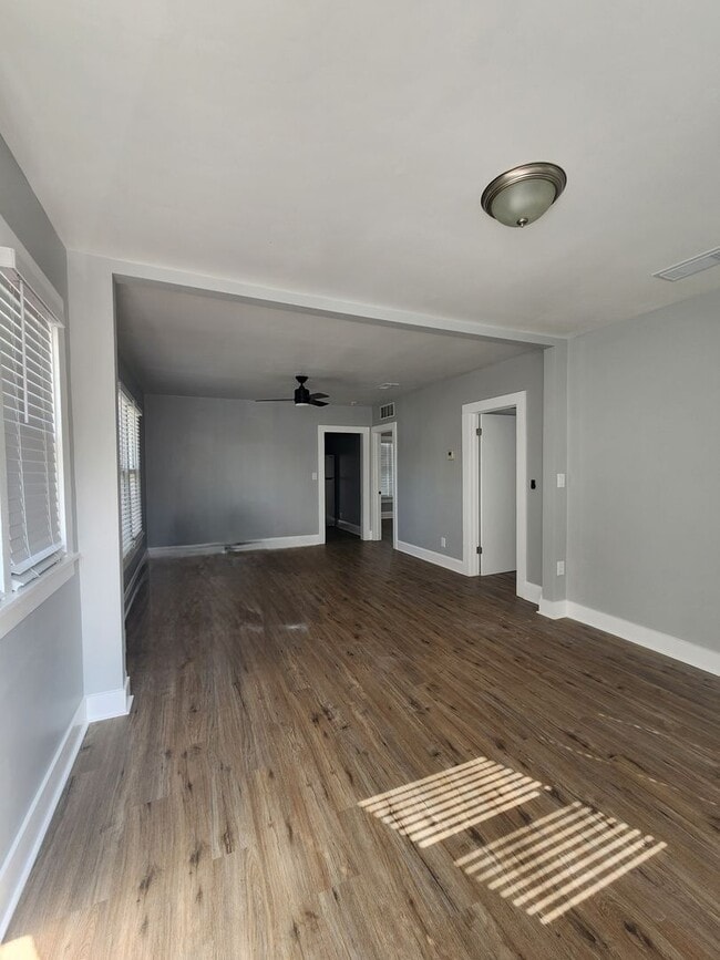 301 Country Club Oval in Daytona Beach, FL - Building Photo - Building Photo