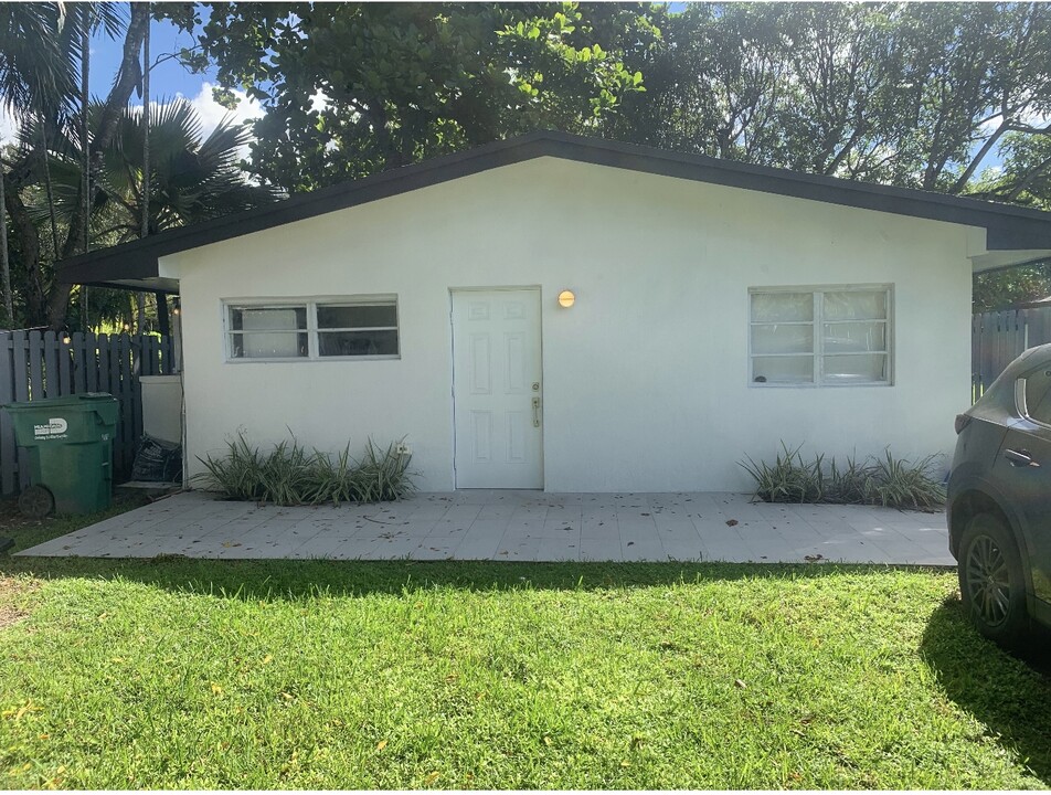 7215 Sunset Dr, Unit 7215 in Miami, FL - Building Photo