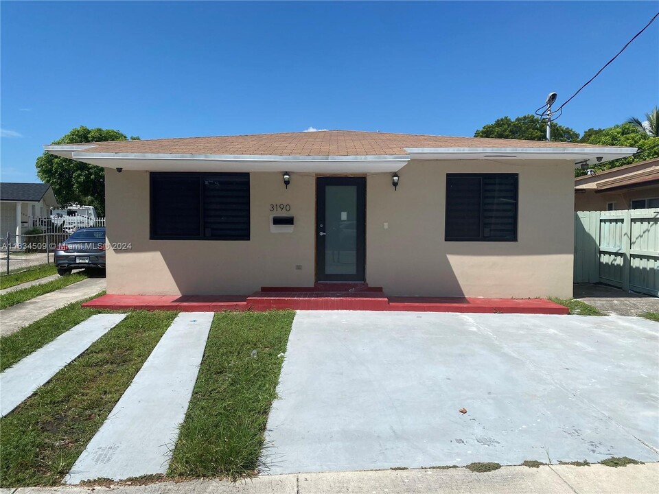 3190 SW 26th St in Miami, FL - Building Photo