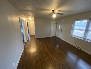 877 Windsor Dr in Salina, KS - Building Photo - Building Photo