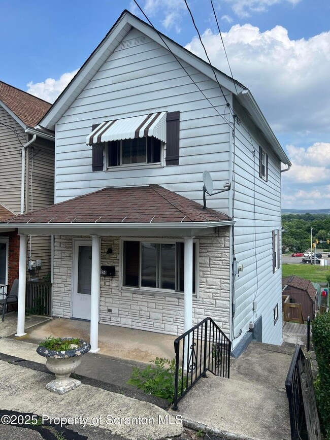 224 Lincoln St in Dickson City, PA - Building Photo - Building Photo
