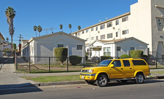 1181 S Norton Ave in Los Angeles, CA - Building Photo - Building Photo