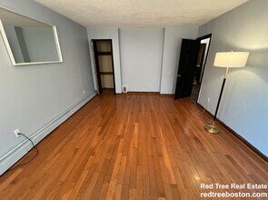 474 E 7th St, Unit 1 in Boston, MA - Foto de edificio - Building Photo