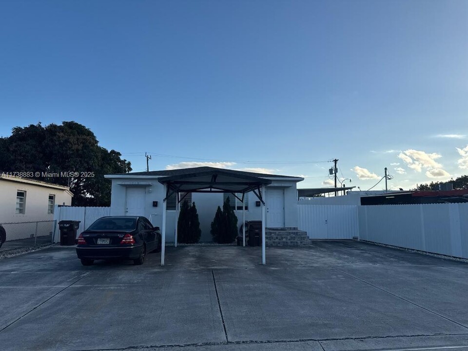 18 E 15th St in Hialeah, FL - Building Photo