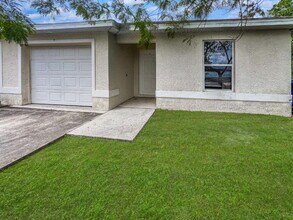4987 28th St SW in Lehigh Acres, FL - Foto de edificio - Building Photo