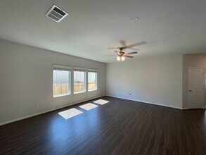 256 Crystal Brook Dr in Liberty Hill, TX - Building Photo - Building Photo