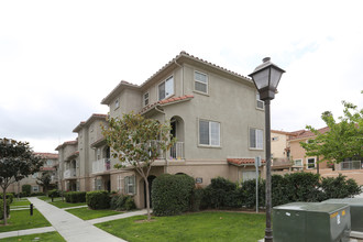 Vista Hermosa Apartments in Santa Paula, CA - Building Photo - Building Photo