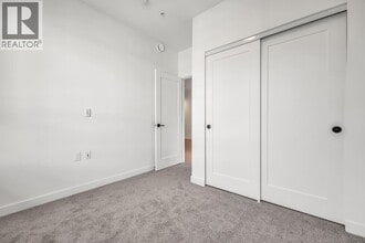 2002 St George St in Port Moody, BC - Building Photo - Building Photo