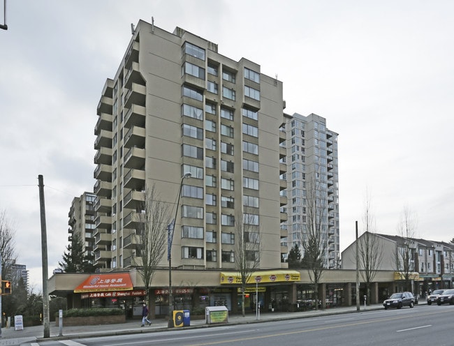 SALISBURY SQUARE in Burnaby, BC - Building Photo - Building Photo