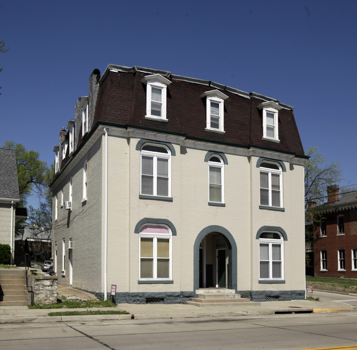 631 N 5th St in St. Charles, MO - Building Photo