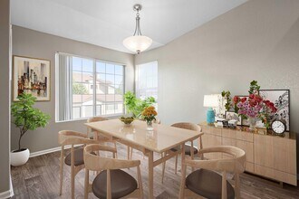 Summerfield Condominiums in Aurora, CO - Foto de edificio - Building Photo