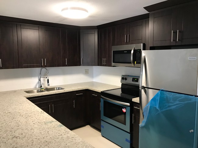 14250 SW 62nd St, Unit 212 in Miami, FL - Building Photo - Building Photo