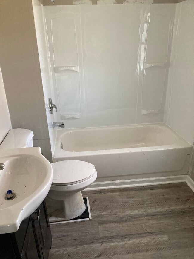 96 Lyndhurst St in Rochester, NY - Building Photo - Building Photo