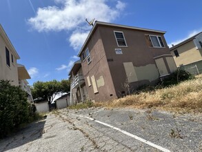 9033 Ramsgate Ave in Los Angeles, CA - Building Photo - Building Photo