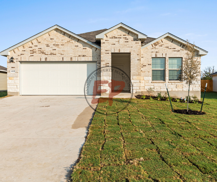 6909 Guadalupe Rd in China Spring, TX - Building Photo