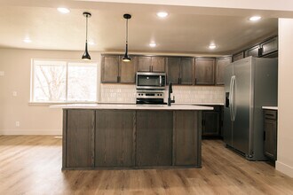 732 Hislop Dr in Ogden, UT - Building Photo - Building Photo