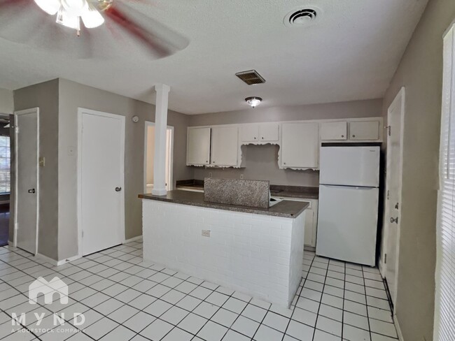 1908 W Sanford St in Arlington, TX - Building Photo - Building Photo